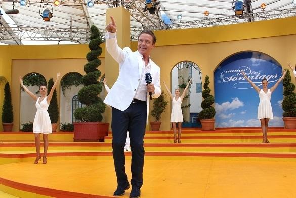 Zusätzlich zu den bereits geplanten 14 Sendungen von Immer wieder sonntags, werden im September zwei zusätzliche Folgen ausgestrahlt. Stefan Mross Immer wieder sonntags 2016