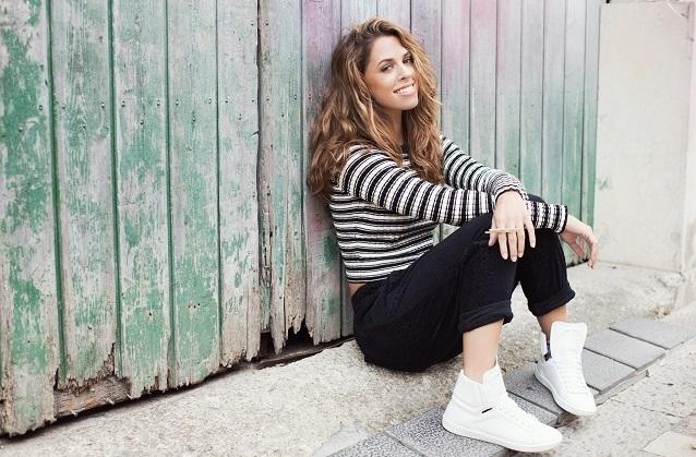Vanessa sieht nicht nur gut aus, sondern bezaubert auch mit ihrer Stimme und wunderschönen Songtexten. Vanessa Mai Liedtexte