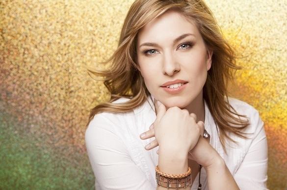 Auf der Fan-Edition von Echt singt sie in Eres Mi Corazon auf Spanisch. Dabei handelt es sich um eine übersetzte Version von Kein Deja-Vu. Laura Wilde veröffentlicht neues Album