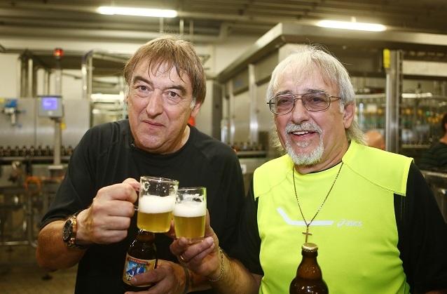 Seit längerem schon brauen die Amigos ihr eigenes Bier. Dabei sind sie damit in der Schlager- und Volksmusikbranche nicht alleine. Die Amigos brauen längst ihr eigenes Bier.