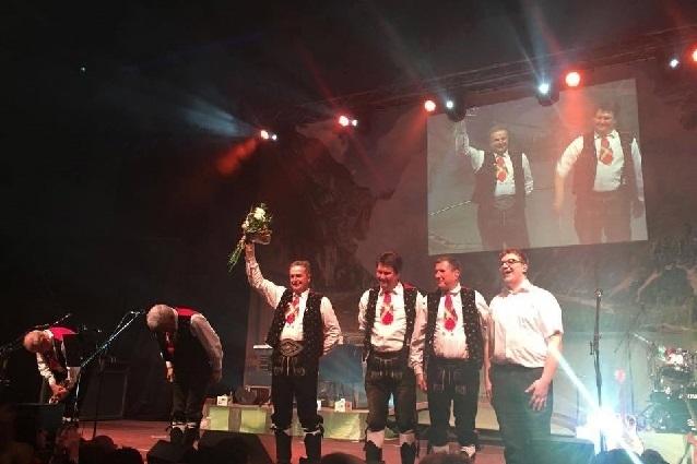 Wenn die Kastelruther Spatzen eines können, dann ordentlich feiern! Das wollen sie auch wieder beim Spatzenfest 2016 unter Beweis stellen. Kastelruther Spatzenfest