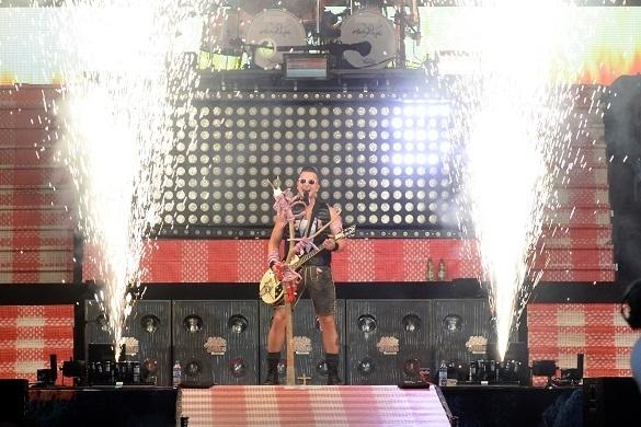 Der VolksRock’n’Roller begeisterte 70.000 Fans im Münchner Olympiastadion. Andreas Gabalier Tour 2017