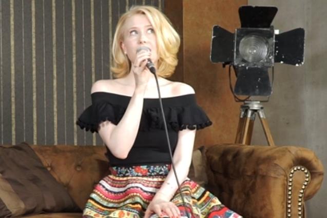 Sarah Jane Scott ist noch ganz neu in der Schlagerwelt. Bei AMPYA erzählt sie, welche Videos sie prägten. Sarah Jane Scott Lieblingsvideos