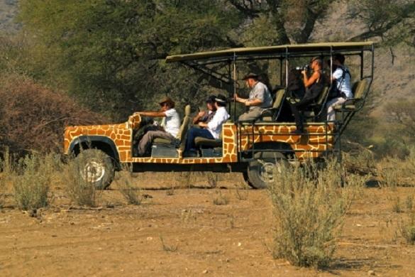 Auch Heino freut sich schon jetzt auf den Namibia-Trip. Bei Facebook schrieb er dazu: Im Januar mach ich einen ‚kleinen Ausflug‘ - ab nach Afrika! Kommt ihr auch? Fly & Help Schlager Namibia