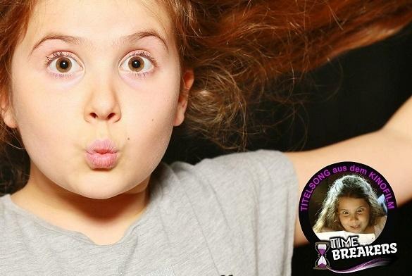 Mit ihrer Version des Cup Songs kennen Larissa Felber mittlerweile Millionen Menschen auf Youtube. Larissa Felber Kino Musik