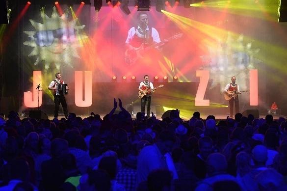 Vier Tage lang rockten die JUZIs mit Fans, Freunden und Kollegen das Zillertal. JUZI Open Air