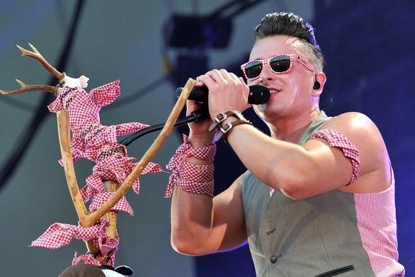 Nicht alle können nachvollziehen, dass Andreas Gabalier ein MTV Unplugged Konzert spielen wird. Andreas Gabalier MTV Unplugged