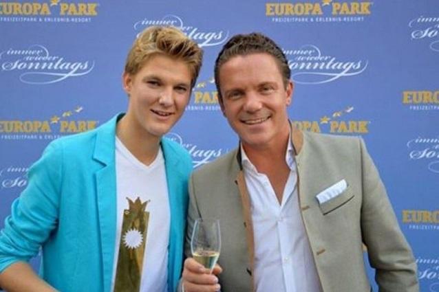Robin Leon gewann in der Sommerhitparade von Immer wieder sonntags und veröffentlichte kürzlich sein erstes Album. Robin Leon Stefan Mross