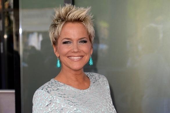 Inka Bause war jahrelang Schlagersängerin, bevor sie ihr Talent als Moderatorin entdeckte. Momentan moderiert sie das RTL-Format Bauer sucht Frau. Inka Bause Schlager Moderatorin