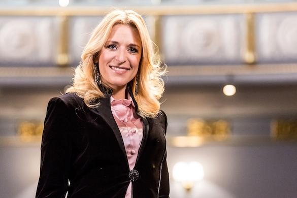 Stefanie Hertel überzeugt als wahres Allroundtalent: sowohl als Sängerin als auch als Moderatorin. Stefanie Herde Meine Stars