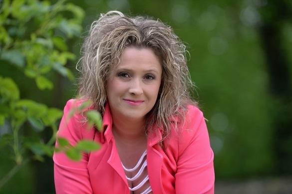 Mit ihrem neuen Album stürmte Daniela Alfinito auf Platz zwei der Schlagercharts. Bisher hat die Sängerin bereits sechs Alben veröffentlicht. Daniela Alfinito Amigos