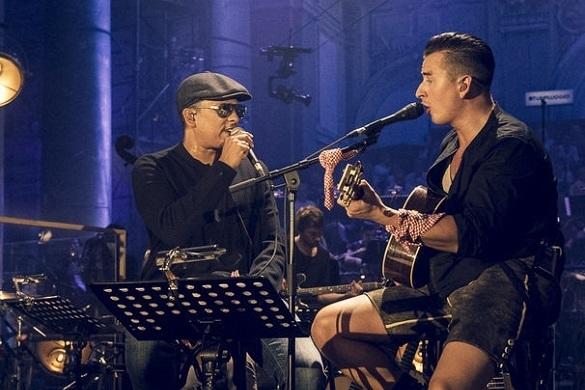 Gemeinsam mit Xavier Naidoo und weiteren Gästen performte Andreas Gabalier bei MTV Unplugged. Andreas Gabalier MTV Unplugged