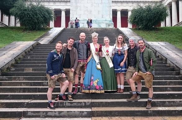 Gemeinsam mit voXXclub und der brasilianischen Oktoberfestkönigin waren wir auf der Wiesn unterwegs. voXXclub Wiesn 2016