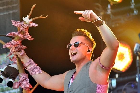 Da hat der Mountain-Man Grund zum Feiern. Hulapalu ging auf der Wiesn 2016 durch die Decke und wurde der offizielle Wiesn-Hit. Andreas Gabalier Hulapalu Wiesn-Hit