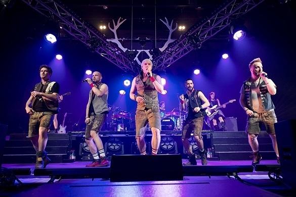 Auf der DVD ist ein komplettes Konzert der voXXclub-Tour zu sehen. Zusätzlich gibt es noch eine Backstage-Reportage. voXXclub Geiles Himmelblau live