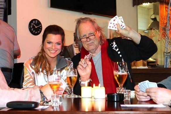 Gemeinsam haben Gunter und Saskia den Klassiker Wenn du denkst, du denkst neu produziert. Herausgekommen ist eine tolle Party-Version. Gunter Gabriel Saskia Leppin Coverversion