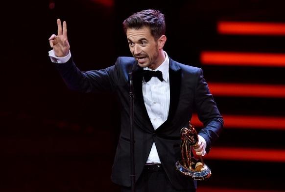 Florian Silbereisen bekam den Preis in der Kategorie Fernsehen und zeigte sich emotional und gerührt über die Auszeichnung. BAMBI Verleihung 2016