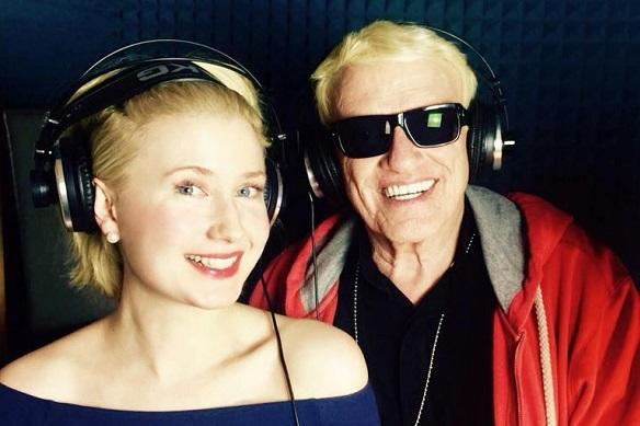 Für sein Weihnachtsalbum hat sich Heino Unterstützung von Sarah Jane Scott geholt. Heute erscheint Mit weihnachtlichen Grüßen. Heino Album Weihnachten neu