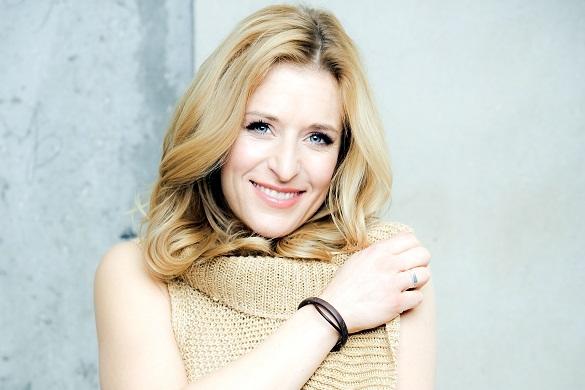 Auch heute Abend begrüßt Stefanie Hertel in ihrer Weihnachts-Show tolle Gäste. Gemeinsam gestalten sie ein stimmungsvolles Programm. Stefanie Hertel Show der Weihnachtslieder