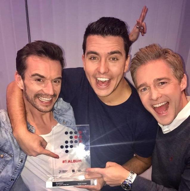 Was für ein Erfolg! Mit ihrem zweiten Album erobern KLUBBB3 gleich in der ersten Woche nach Veröffentlichung die Spitze der Offiziellen Deutschen Charts. KLUBBB3 Platz 1