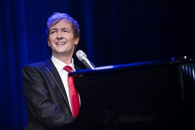 Alex Parker heißt der Udo-Jürgens-Imitator, der am 28. Januar 2017 zu Udos Ehren eine Show vorspielt. Udo Jürgens Alex Parker