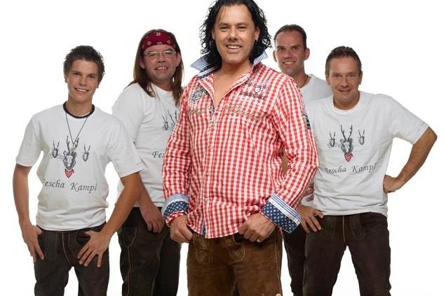 „Bis tief ins Tal“ heißt das neue Album der Band Steirerbluat, das die Jungs am 27. Januar 2017 veröffentlichen. Steirerbluat