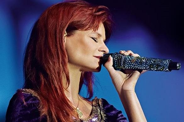 „Das große Andrea Berg Wunschkonzert“ strahlt das Deutsche Musik Fernsehen am 10.02. um 20:15 Uhr aus. Andrea Berg