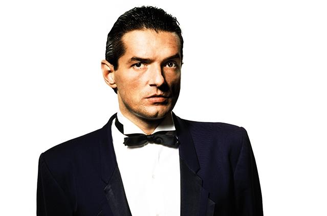 Zu seinem runden Geburtstag gratuliert Sony Music Austria mit einem neuen Greatest Hits Album. Falco 60 Album