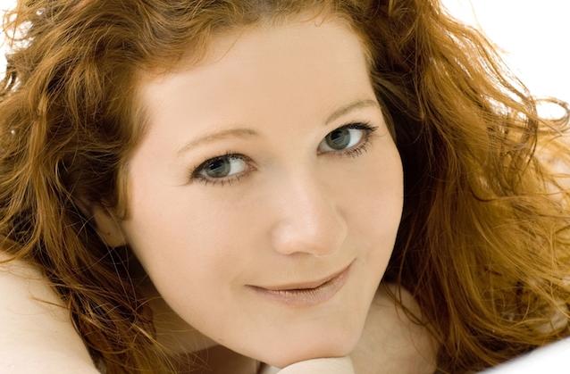 Kati Sommer, die Sängerin mit der roten Mähne, zeigt sich auch auf ihrer neuen Single "Endlich unendlich" feurig und voller Energie. Kati Sommer Single Endlich unendlich