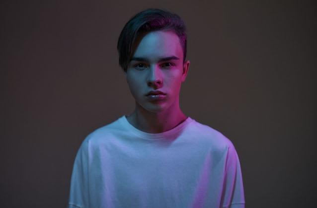 Mike Singer ist für viele so etwas wie der deutsche Justin Bieber. Wer den Offenburger einmal live erleben will, der hat in den nächsten Wochen die Gelegenheit dazu. Mike Singer Album Karma Tour