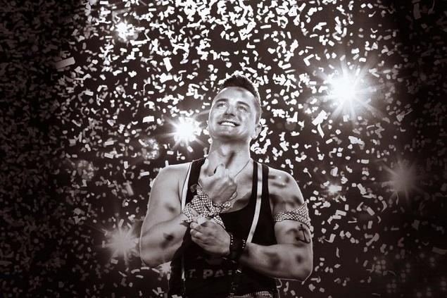 Er ist studierte Rechtswissenschaftler, jedoch legte er sein Studium für die Musik auf Eis: Andreas Gabalier! Andreas Gabalier