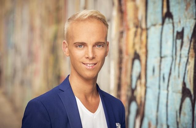 Sandro weckt mit seinem Debüt "Verliebt" Sommergefühle. Das Talent hat er von seinem Vater Freddy Malinowski geerbt, der seit Jahren mit Fantasy Erfolge feiert. Sandro Verliebt Album Fantasy
