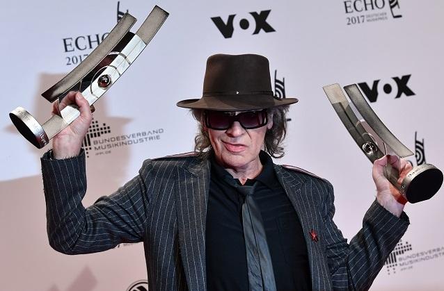 Eine echte Legende! Für sein Album "Stärker als die Zeit" bekam Udo Lindenberg die Auszeichnung "Album des Jahres". Udo Lindenberg gewann gleich zwei Echos.