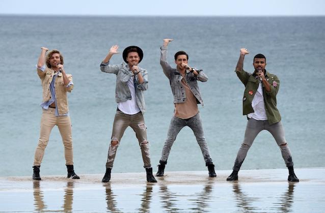 Feuerherz sind zu Gast beim "ZDF-Fernsehgarten on tour" auf Fuerteventura. Die Boyband performt ihren Song "Genau wie du". Feuerherz zu Gast im "Fernsehgarten on tour" auf Fuerteventura.