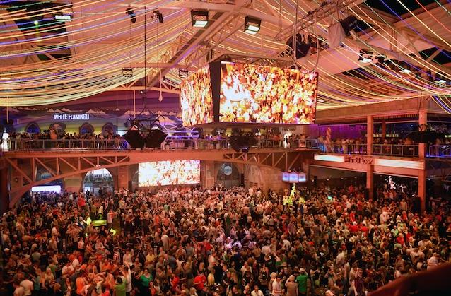 So voll war es beim Saison-Opening im Megapark 2016! So voll war es beim Saison-Opening im Megapark 2016!