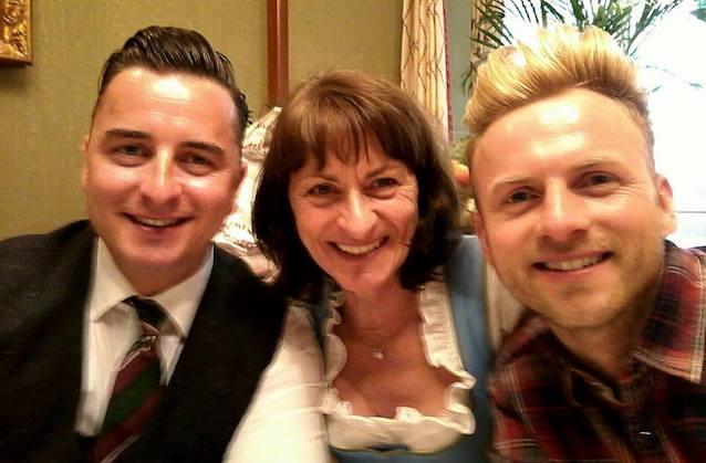 Andreas Gabalier, Mutter Huberta und Willi Gabalier. Andreas Gabalier, Mutter Huberta und Willi Gabalier.