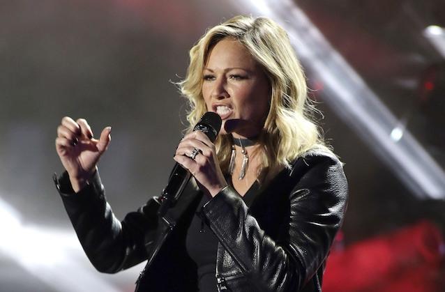 Helene Fischer bei ihrer Performance zum Song "Herzbeben", der von der Schauspielerin und Moderatorin Stephanie Stumph geschrieben wurde. Helene Fischer beim Auftritt auf der Hamburger Reeperbahn.