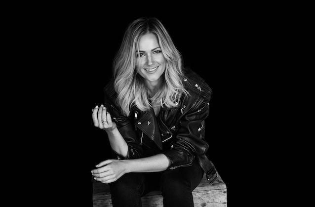Selbst die Modewelt kann ihre Augen und Ohren nicht mehr vor dem Schlagerboom verschließen: Heidi Klum bringt den Catwalk zum Beben! Helene Fischer tritt beim Finale von „GNTM 2017“ auf.