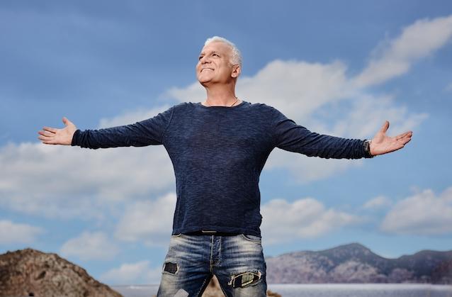 Nino de Angelo ist ein Ausnahmetalent im deutschen Schlager – und seit über drei Jahrzehnten erfolgreich. Nino de Angelo veröffentlicht auf „Das Beste“ seine größten Hits im neuen Arrangement.
