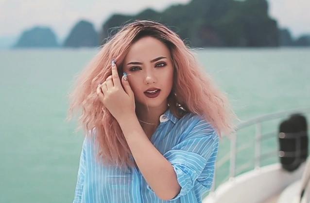 „Zurück zu dir“ heißt die neue CD von Jannine Weigel. Jannine Weigel veröffentlicht am 2. Juni 2017 ihre neue Single.