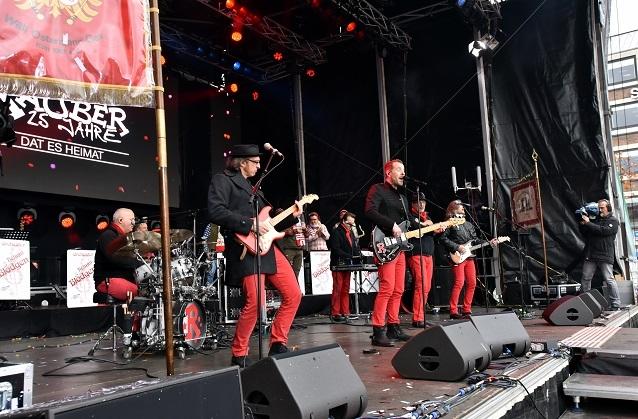 Neue Musik von den Räubern gibt es ab dem 9. Juni 2017. Neue Musik von den Räubern gibt es ab dem 9. Juni 2017.