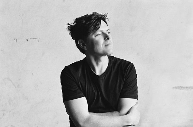 Michael Patrick Kelly veröffentlicht sein Solo-Album „iD”. Michael Patrick Kelly veröffentlicht sein Solo-Album „iD”.