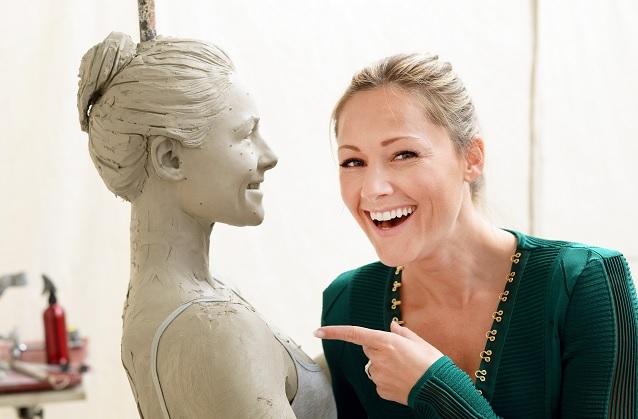 Die neue Figur zeigt Helene Fischer in ihrem Backstageraum. Helene Fischer bekommt eine zweite Wachsfigur bei Madame Tussauds in Berlin.