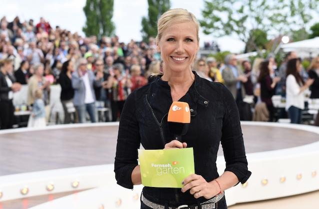 Andrea Kiewel präsentiert den „ZDF-Fernsehgarten“. Andrea Kiewel präsentiert den „ZDF-Fernsehgarten“.