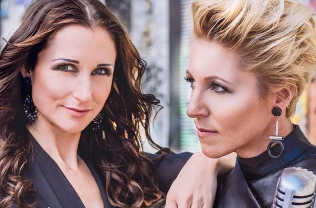Anita & Alexandra Hofmann singen „Keine Liebeslieder“.