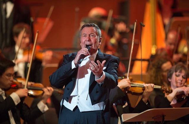 Nun können wir dieses Live-Event auch im heimischen Wohnzimmer auf DVD nacherleben. Das Live Event Roland Kaiser mit der Dresdener Philharmonie erscheint nun auf DVD.