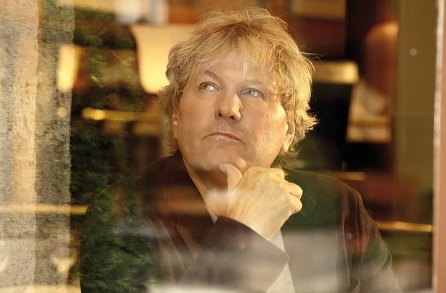 Bernhard Brink veröffentlicht 2019 ein neues Album. Bernhard Brink veröffentlicht 2019 ein neues Album.