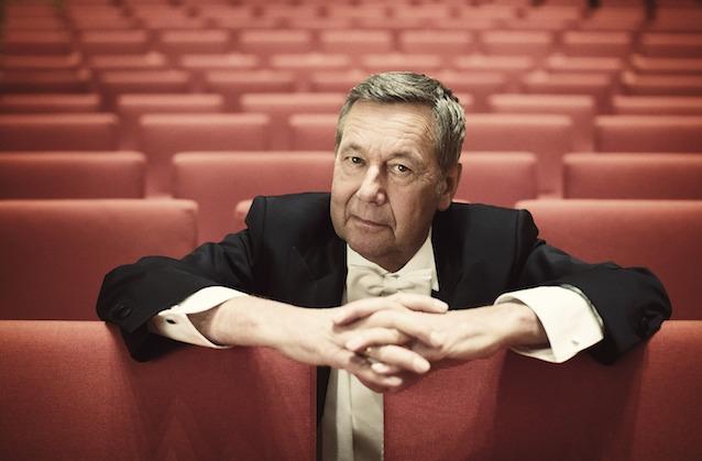 Der MDR zeigt „Grenzenlos – Kaiser im Palast“ in voller Länge. Roland Kaiser gibt ein klassisches Konzert mit seinen Hits.