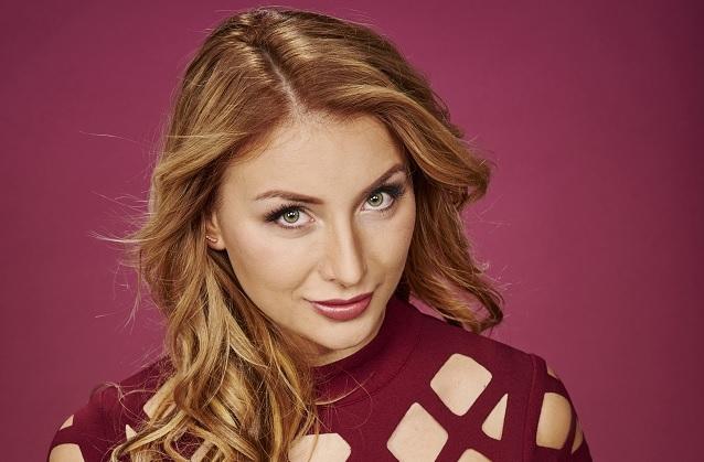 Stefan Mross kann sich wirklich glücklich schätzen eine so wunderbare Frau als Freundin zu haben. Anna-Carina Woitschack ist auch in ihrer neuen Single unglaublich leidenschaftlich.