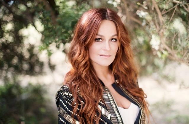 Darauf finden wir neben neuen Mixen auch zahlreiche Neuaufnahmen ihrer Hits, sowie zwei völlig neue Songs. Andrea Berg 25 Jahre Abenteuer Leben